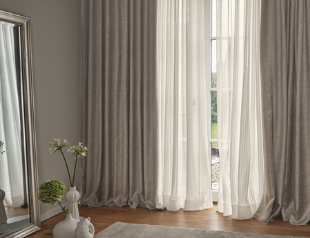 Gardinen & Dekorationen